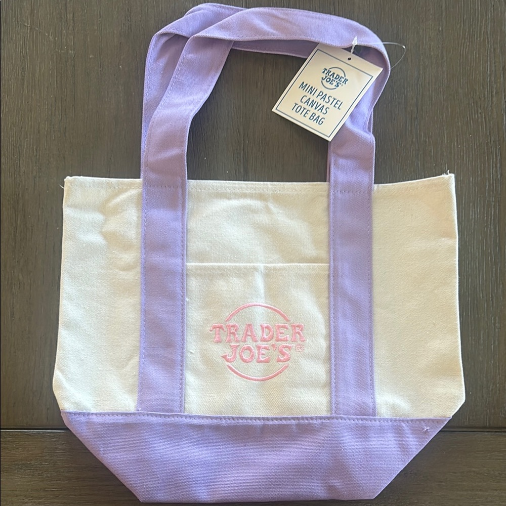 Chic Purple and White Tote Bag with Sturdy Straps